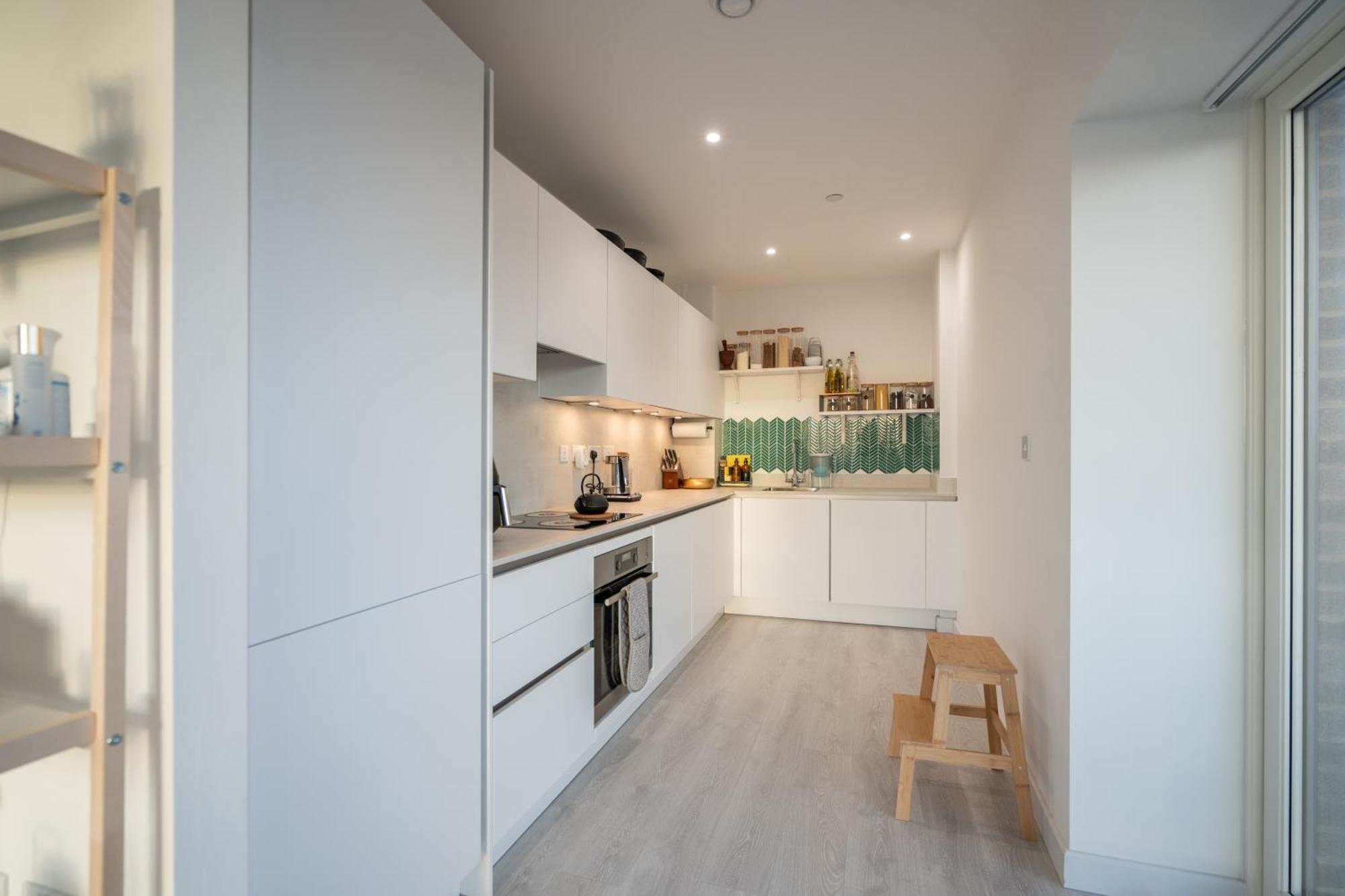 Apartment Sunset Retreat: Steps From Heathrow/twickenham Hounslow