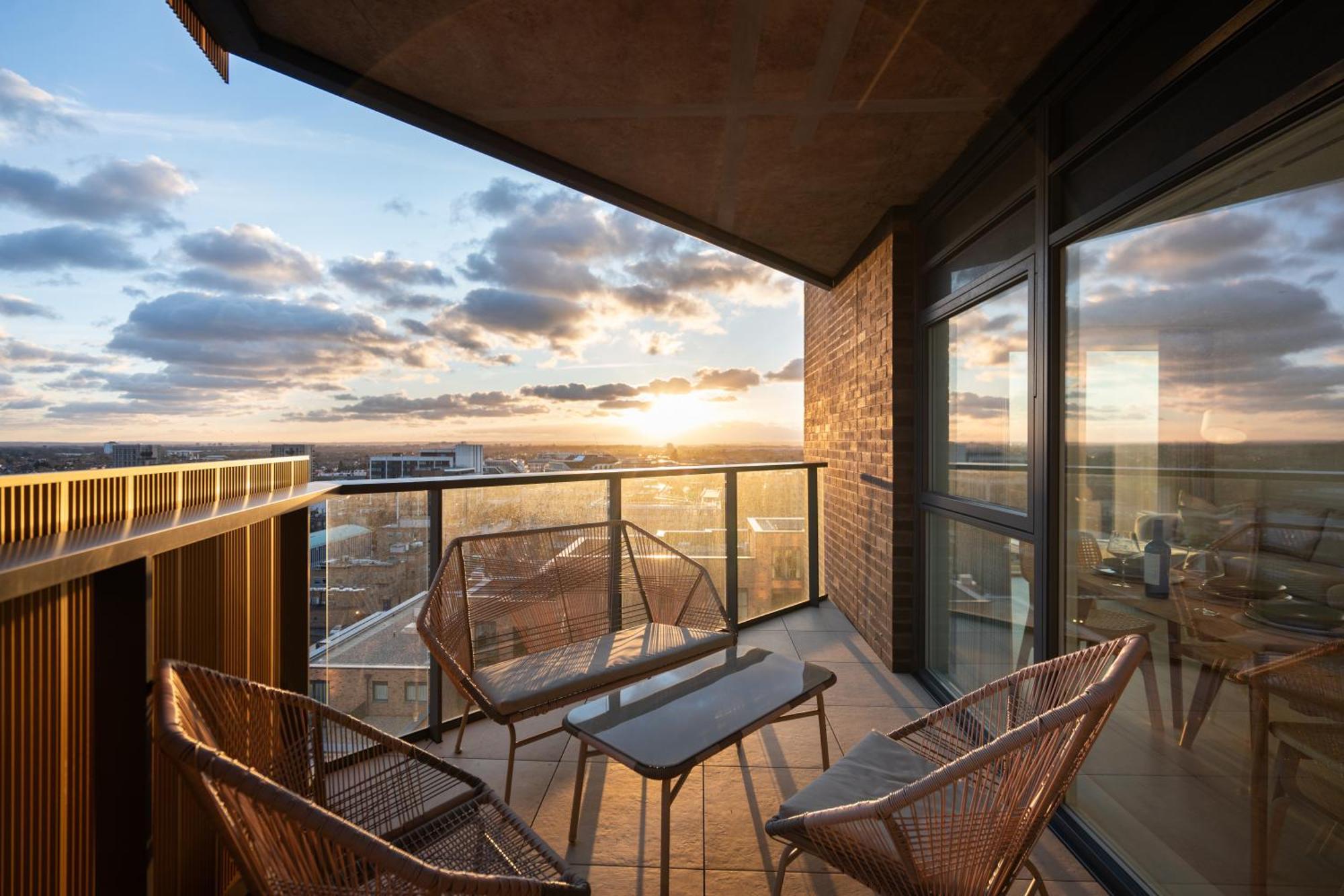 Apartment Sunset Retreat: Steps From Heathrow/twickenham Hounslow