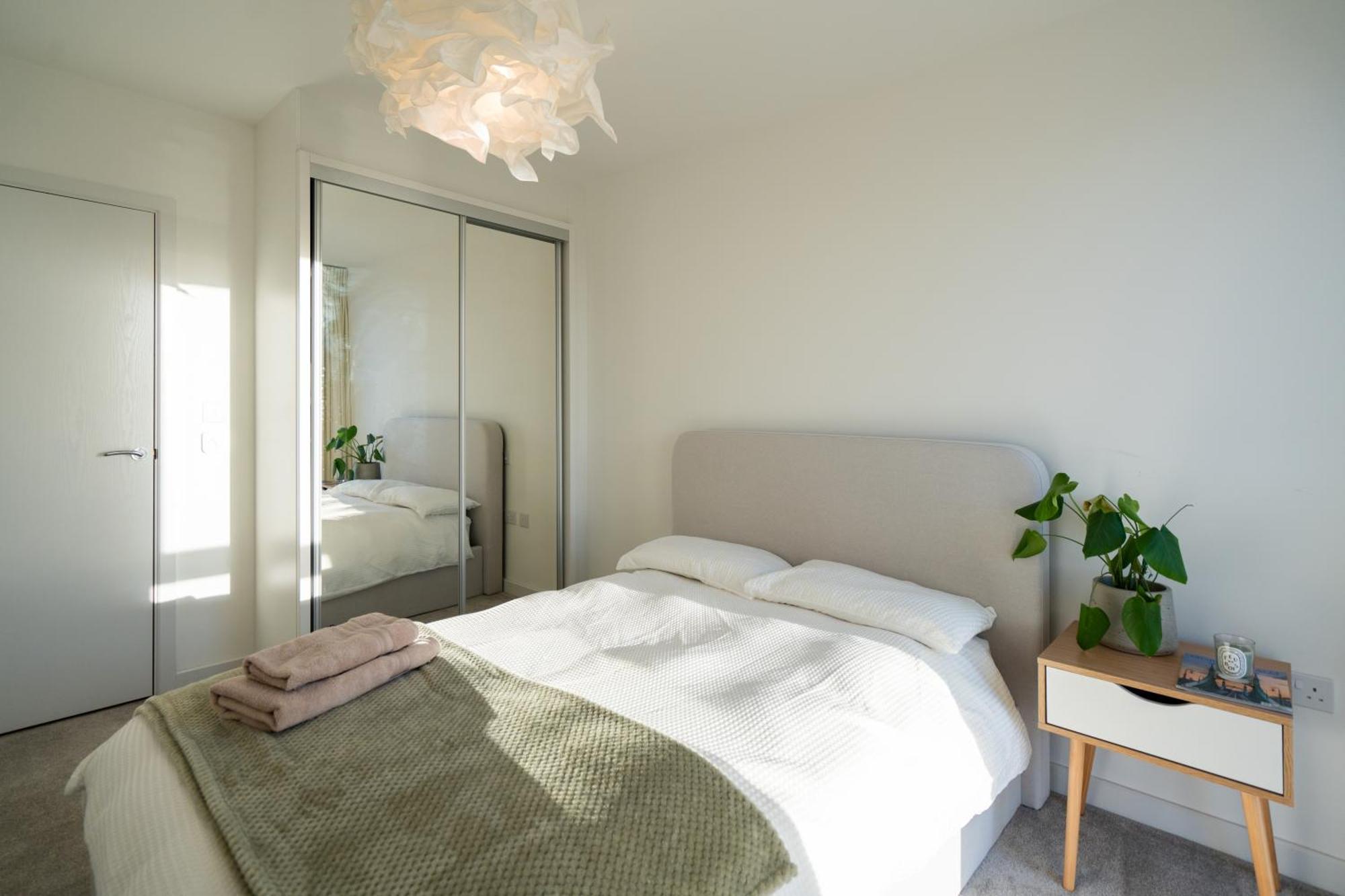 Sunset Retreat: Steps From Heathrow/twickenham * Hounslow