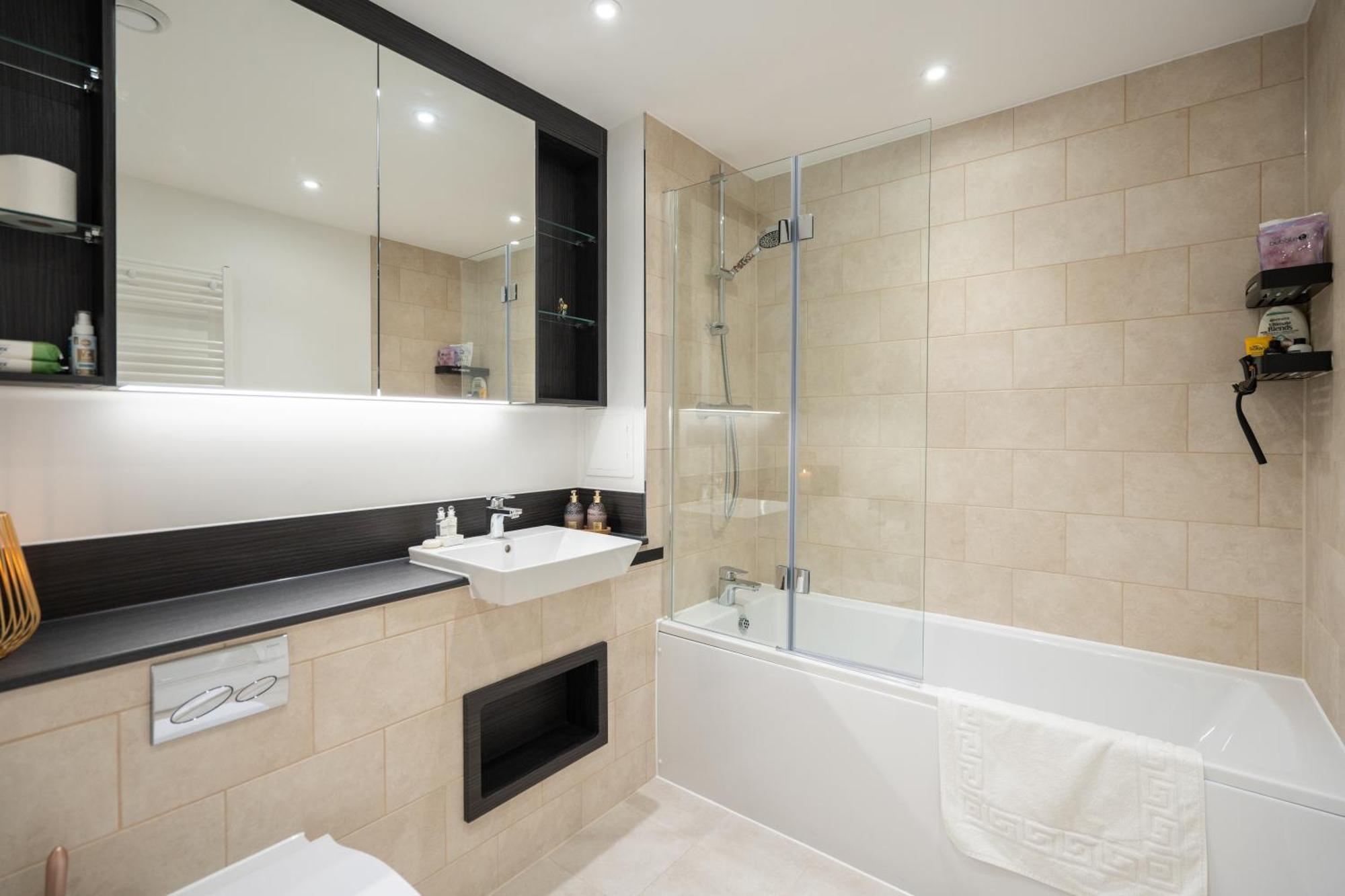 Apartment Sunset Retreat: Steps From Heathrow/twickenham